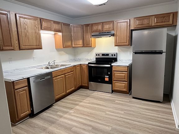 5th image of 323 Somerset Dr