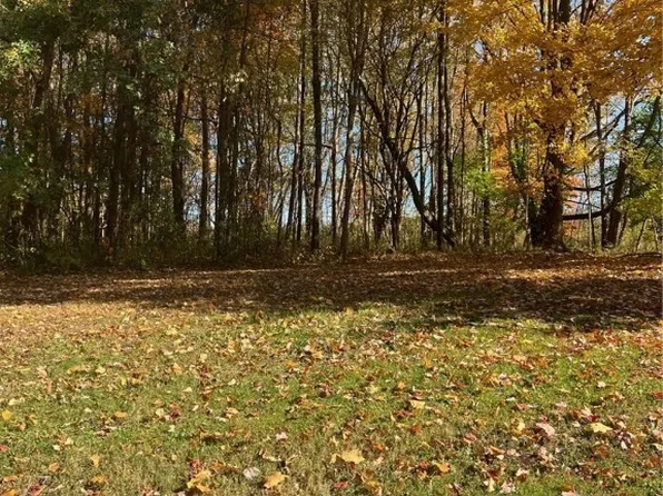 Fohl St SW, Navarre, OH 44662