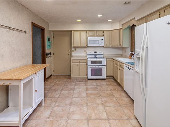 5th image of 5600 Green Oak Dr