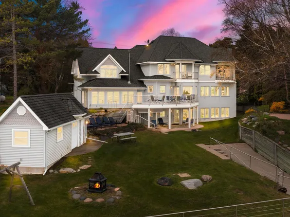 3864 Lakeshore Rd, Deckerville, MI 48427