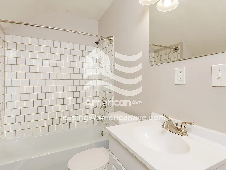 788048_010_main_bathroom_13933845.jpg