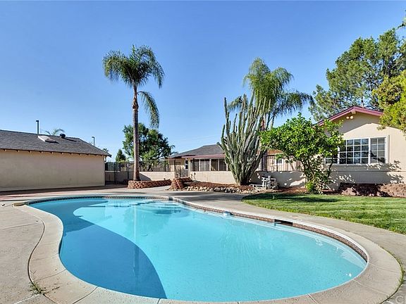 4th image of 24611 Cactus Ave