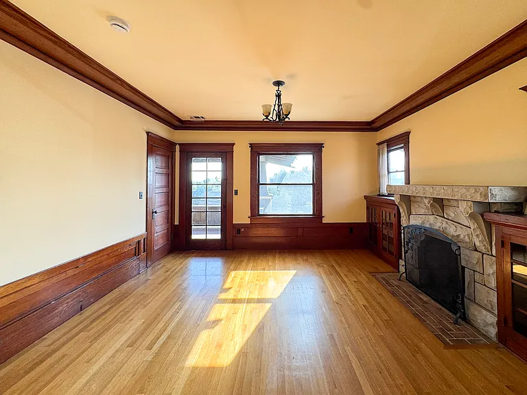 1123 Marion Ave — Photo 47