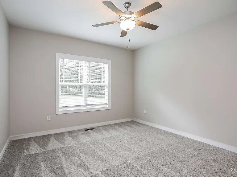 124 Stratocastor Dr — Photo 11