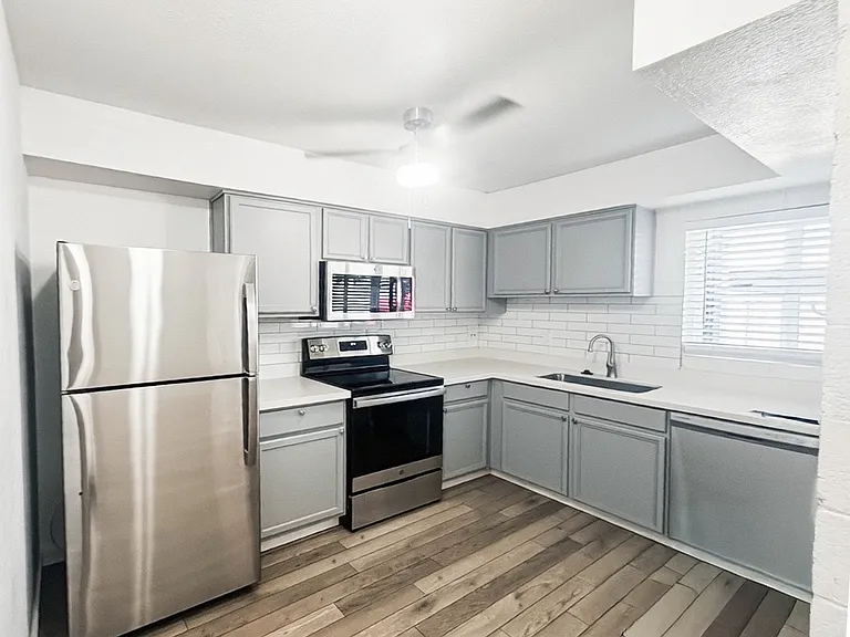 1911 E Amelia Ave #7 — Photo 31