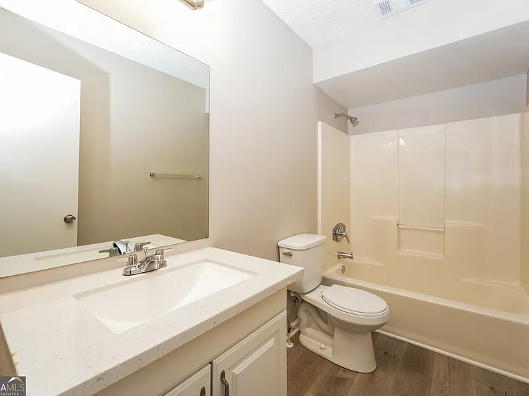 2704 Laurel View Dr — Photo 16