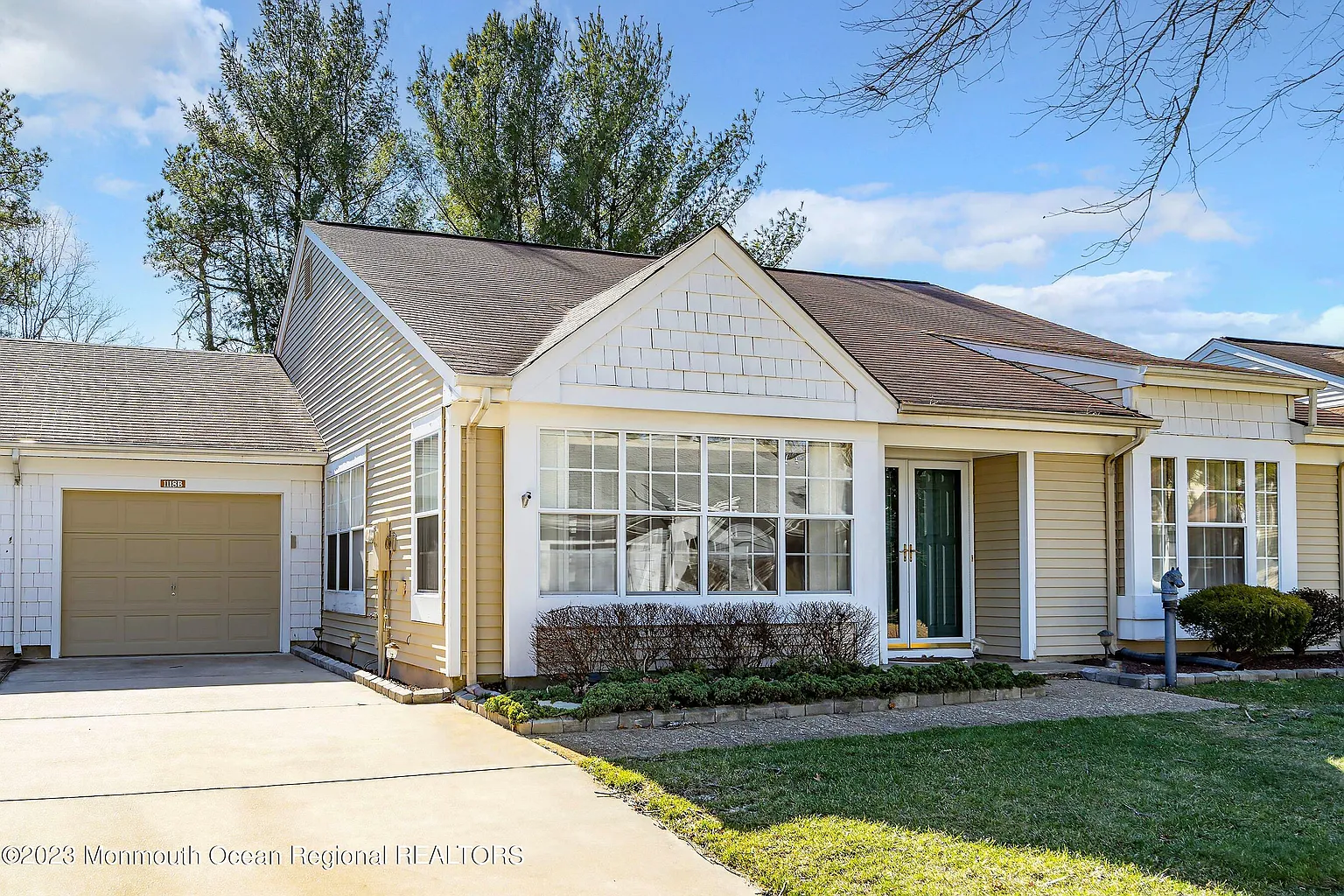 1118B Thornbury Lane photo 1