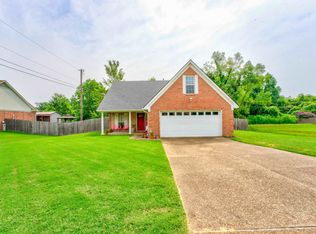 6886 Cades Brook Dr, Millington, TN 38053