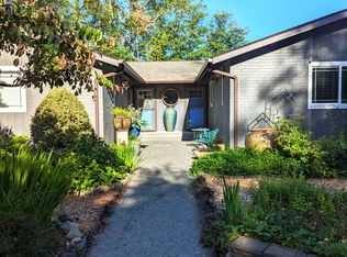 353 Nicholson Pl NW, Bainbridge Island, WA 98110