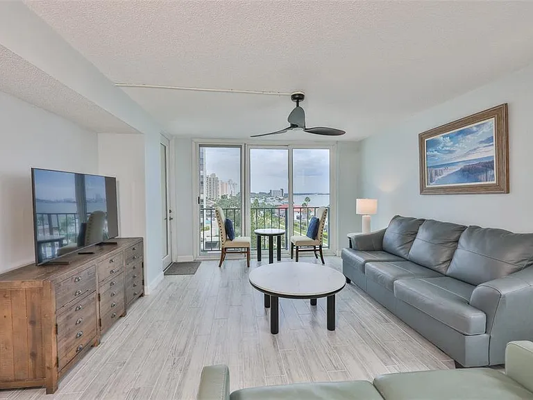 1400 Gulf Blvd #704 — Photo 2