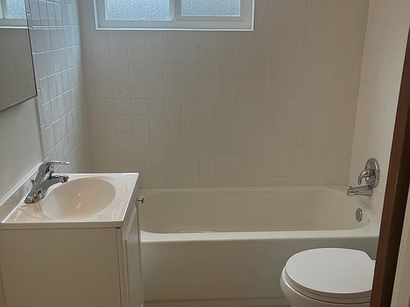 4th image of 2545 Barrett Ave #C