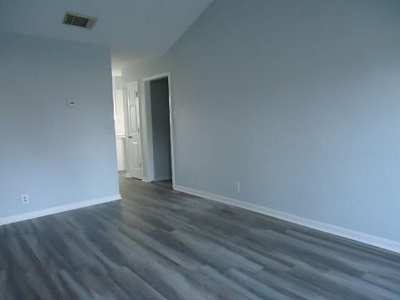 4th image of 408 Fisher St