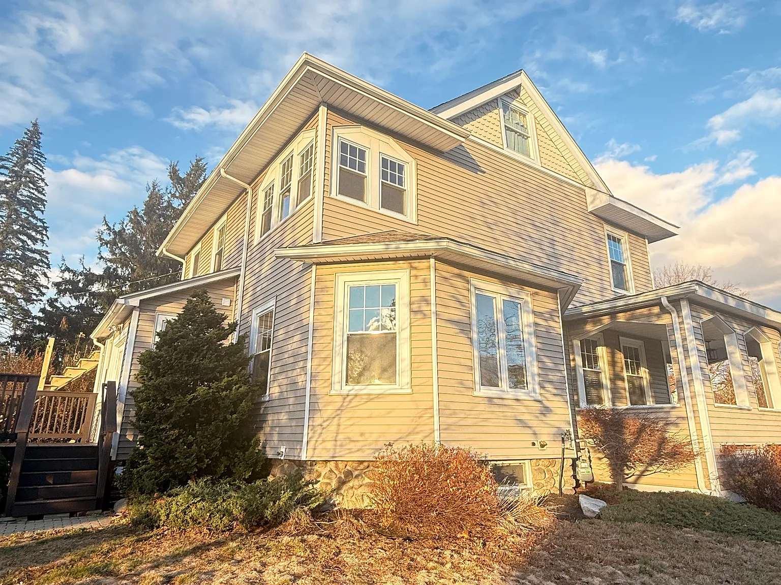 3 bed, 1.5 bath, 1892 sqft, $3,500 — Photo 1