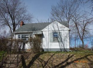 647 Thomas Rd, Beloit, WI 53511