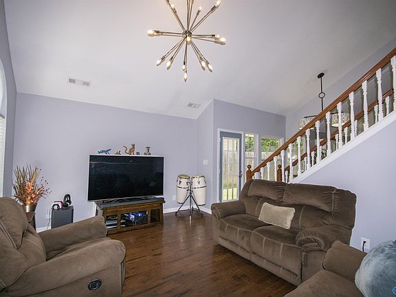 4th image of 234 Mountain Creek Dr