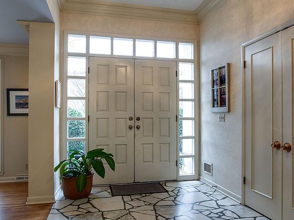 5th image of 6648 Clearbrook Dr
