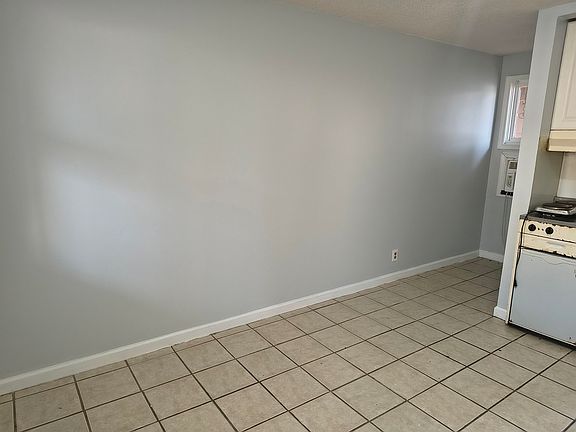 4th image of 307 Flagg St. Units 103 104 105 106