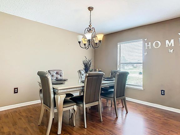 4th image of 301 Erie Court