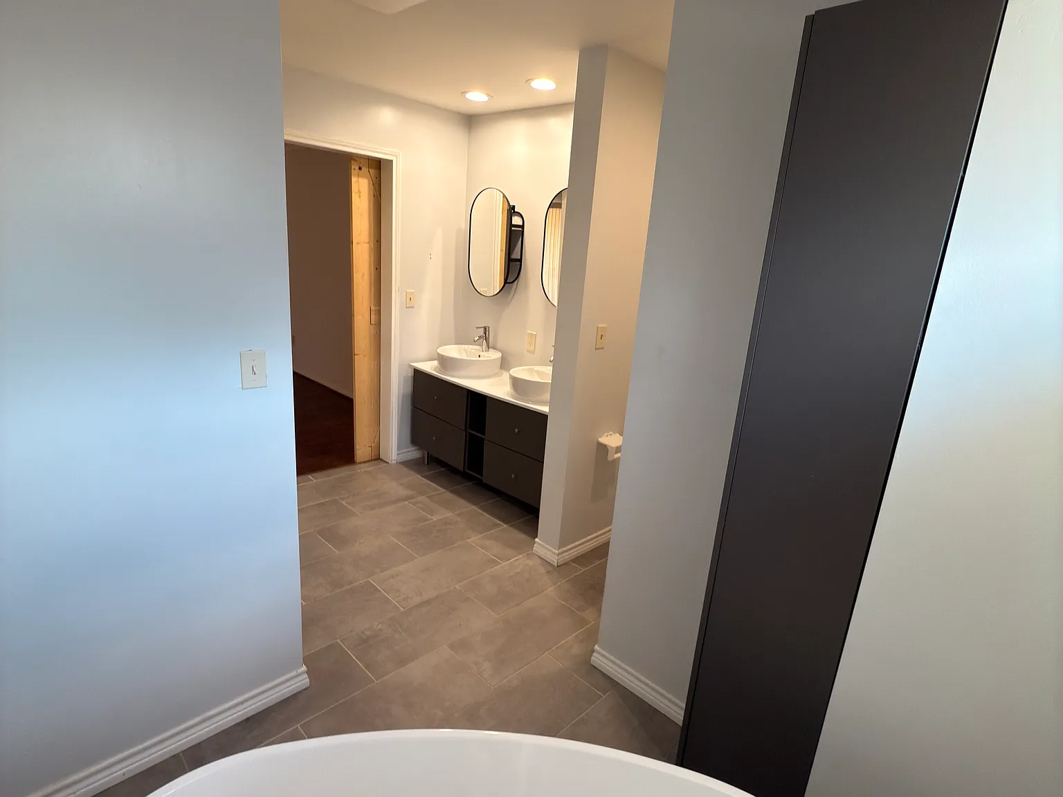 4 bed, 2377 sqft, $3,100 — Photo 4