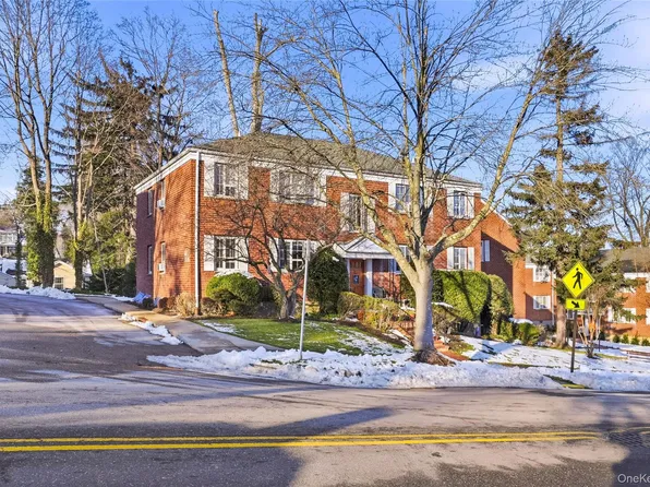 47 Nathan Hale Drive #14A, Huntington, NY 11743