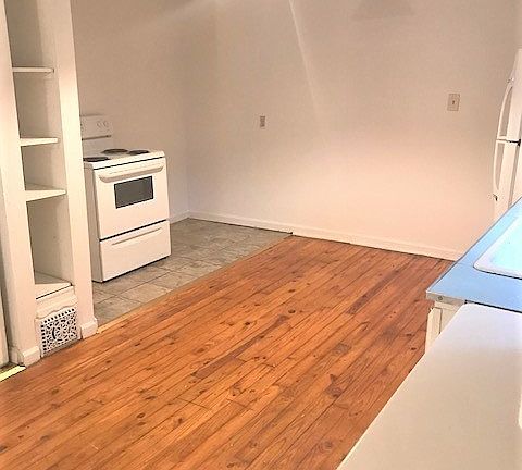 4th image of 224 S Adams St APT 1