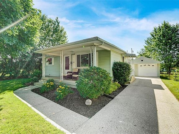3rd image of 1624 Berwin Ave