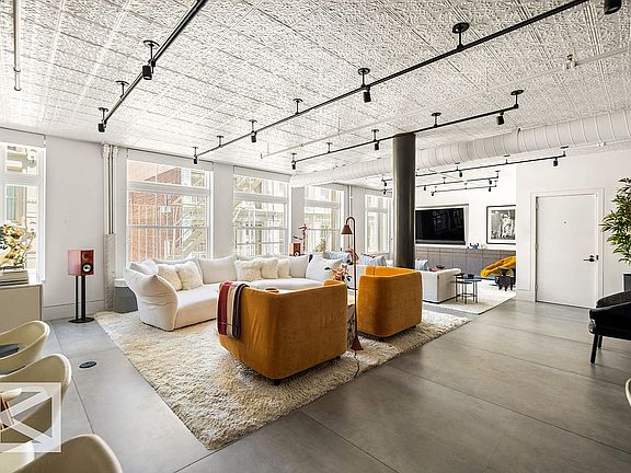 3rd image of 75 Grand St APT 4W