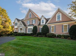 11379 Seneca Knoll Dr, Great Falls, VA 22066