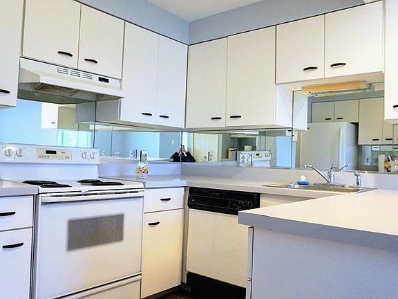 3rd image of 21 Coolbrook Ct