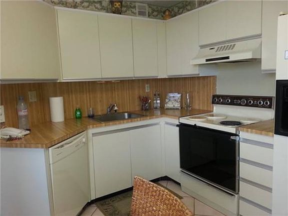 5th image of 18181 NE 31st Ct APT 1402