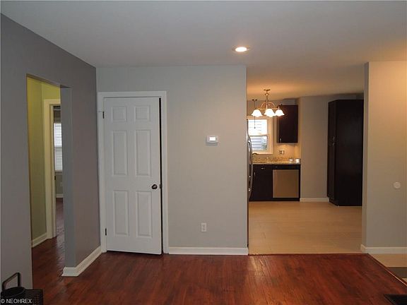 5th image of 1039 Washington Ave