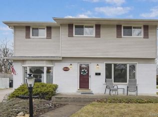 9640 Dudley St, Taylor, MI 48180