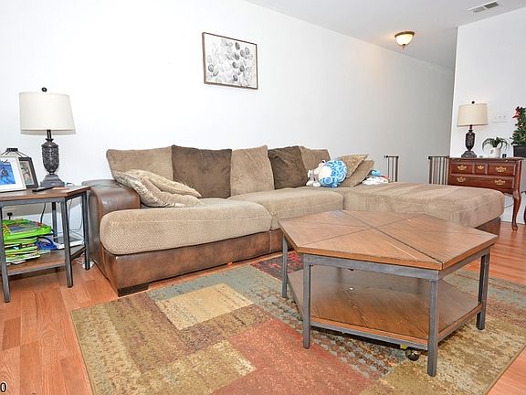 2nd image of 80 Wyndham Pl