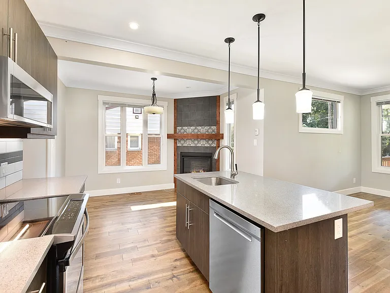 3222 Peter St #1 — Photo 11
