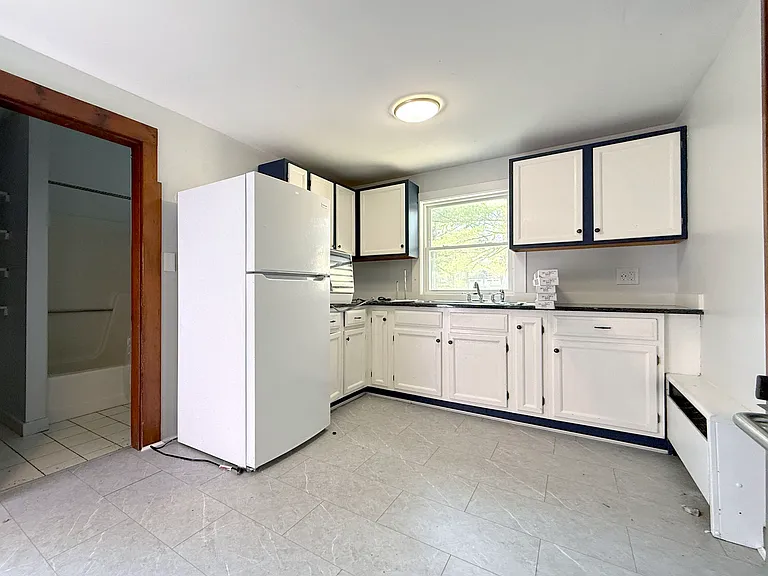 256 Park Ave — Photo 13