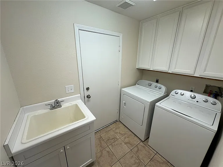 2109 Cedar Hills St — Photo 23