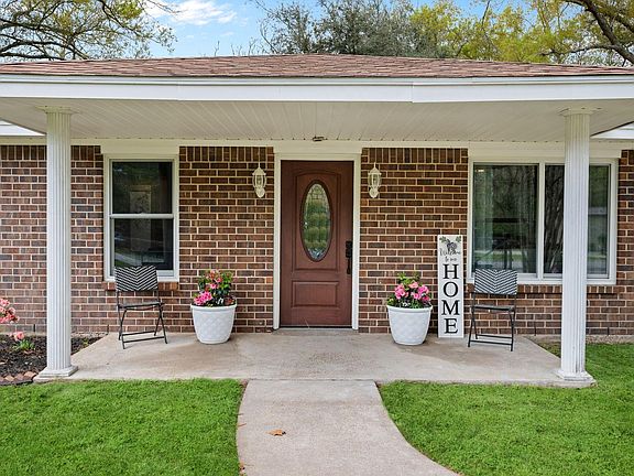 2nd image of 16746 Main St