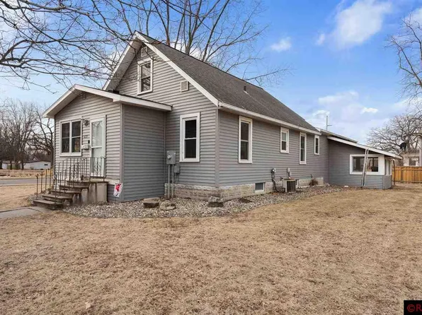 422 8th St SE, Waseca, MN 56093