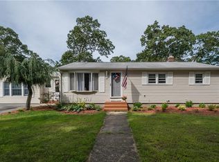 69 Custer St, Warwick, RI 02889