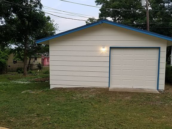 3rd image of 562 Kashmuir Pl