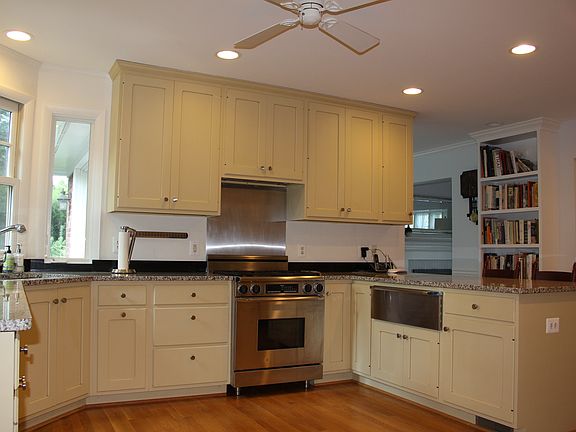 5th image of 6505 Beverly Ave