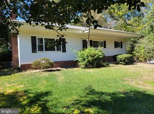 574 Center Dr, Severna Park, MD 21146