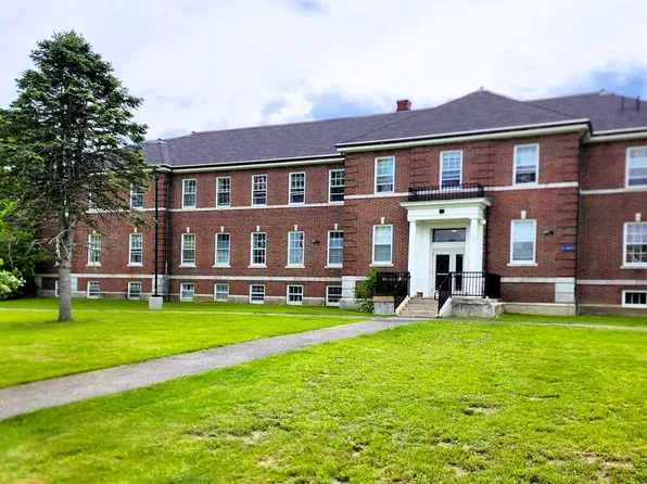 26 Mary St #204, Skowhegan, ME 04976