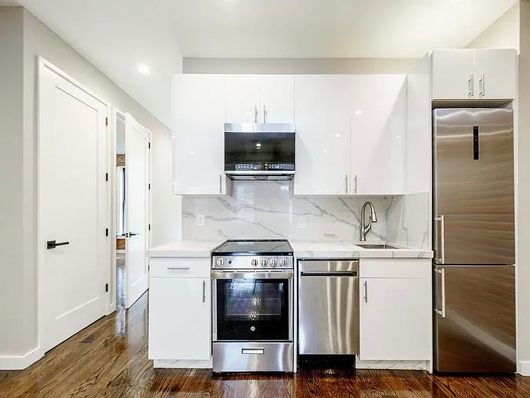 325 E 14th St #PHD — Photo 5