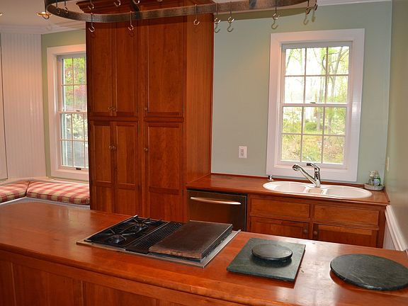 3rd image of 17 Wardour Dr