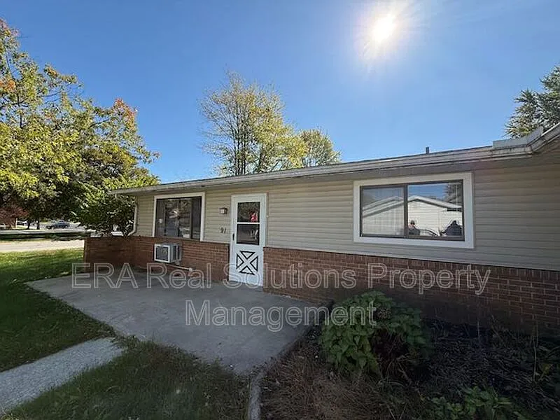 2 bed, 1.0 bath, $1,250 — Photo 2