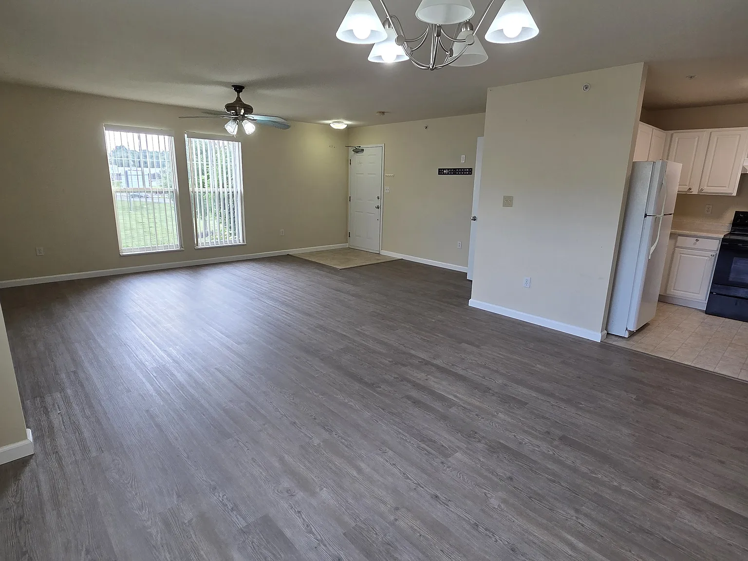 2 bed, 1136 sqft, $1,825 — Photo 4