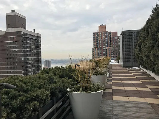 Rented by NY NY Condo, Inc | media 22