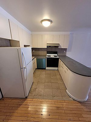 5th image of 133-47 Sanford Ave #5