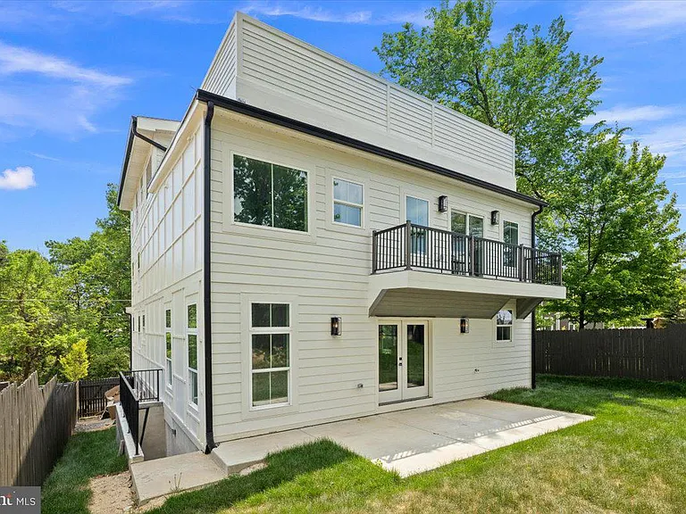 2902 Vista St NE — Photo 82